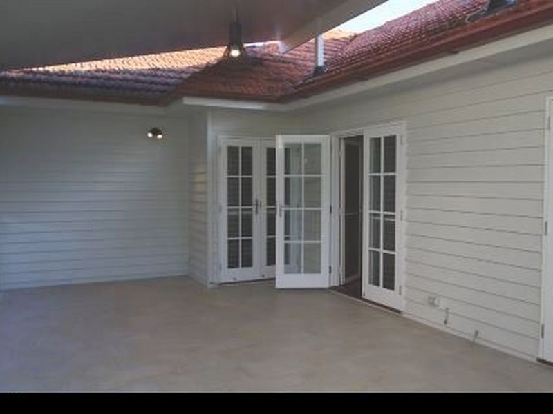 18 White Avenue, Coorparoo QLD 4151