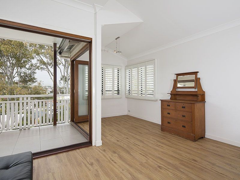 54 Waverley Road, Camp Hill QLD 4152