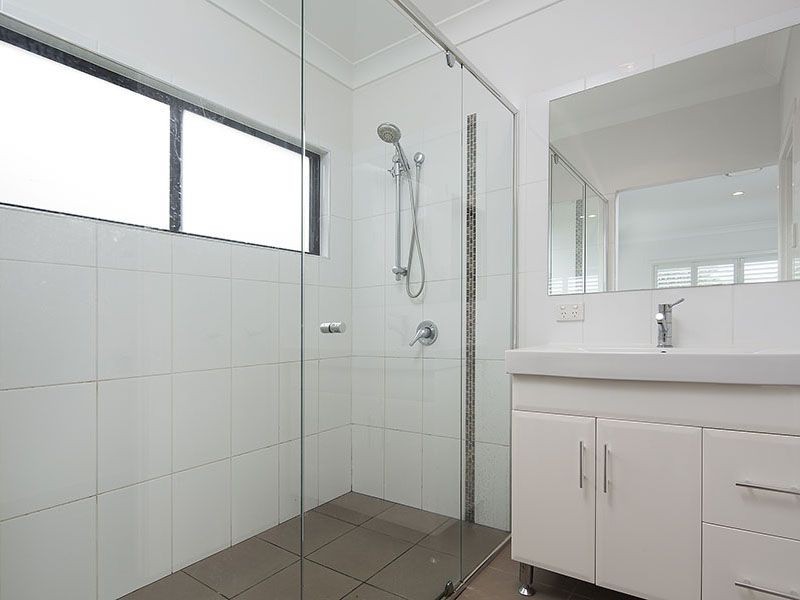 54 Waverley Road, Camp Hill QLD 4152