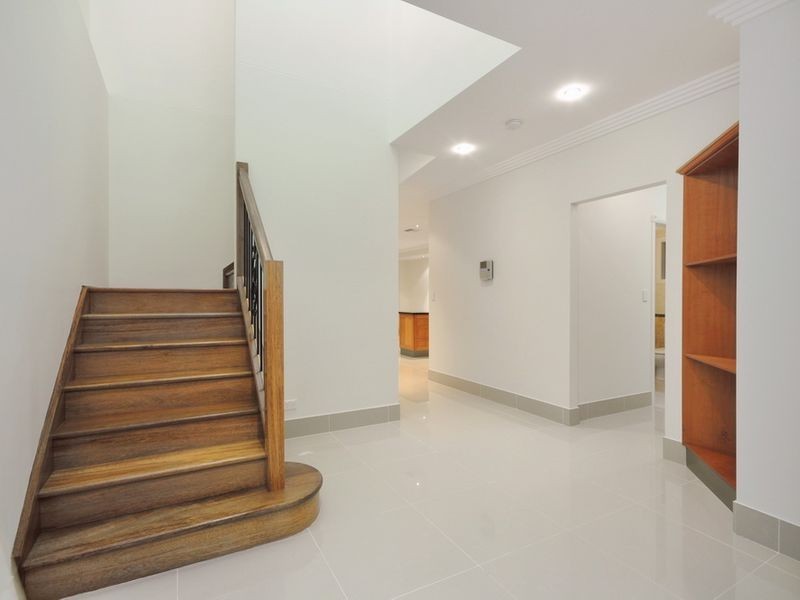 10 St Leonards Street, Coorparoo QLD 4151