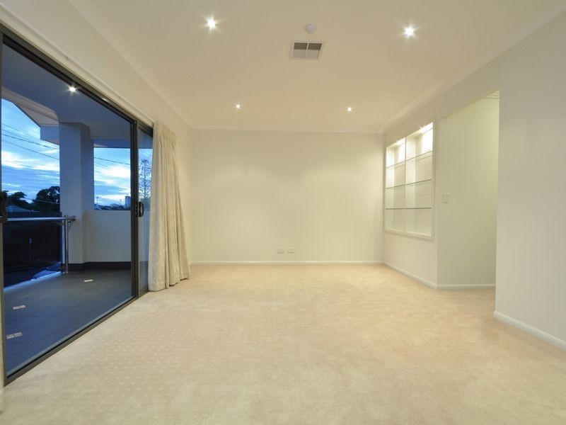 10 St Leonards Street, Coorparoo QLD 4151