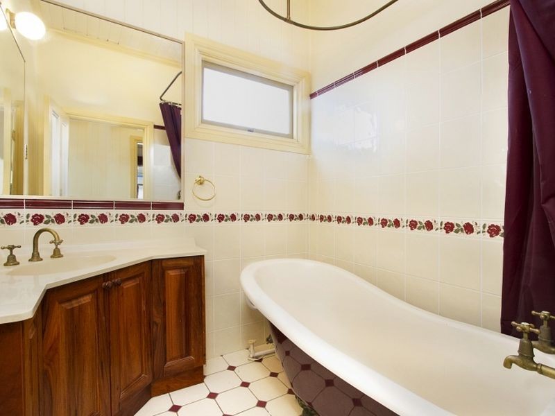 24 Shakespeare Street, Coorparoo QLD 4151