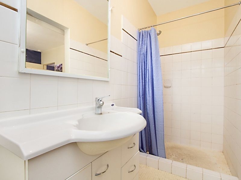 2/28 Kitchener Street, Coorparoo QLD 4151