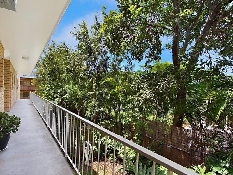 2/28 Kitchener Street, Coorparoo QLD 4151