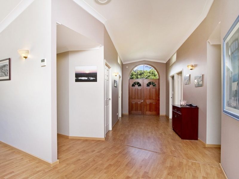 38 Blue Grass Crescent, Eight Mile Plains QLD 4113