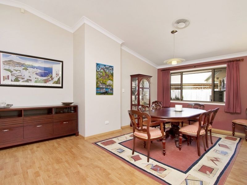 38 Blue Grass Crescent, Eight Mile Plains QLD 4113