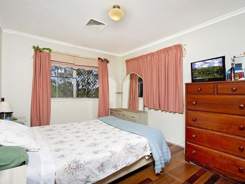 31 David Road, Holland Park QLD 4121