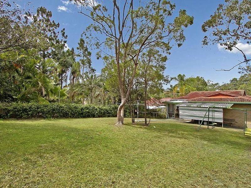 31 David Road, Holland Park QLD 4121