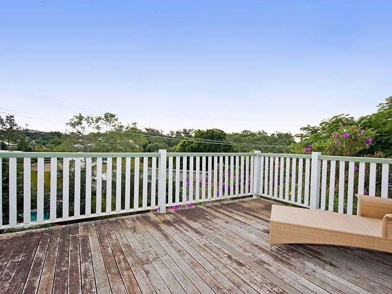 26 Hebe Street, Bardon QLD 4065