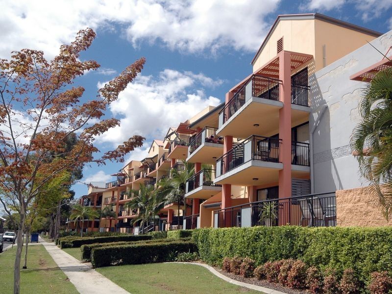 11/55 Harries Road, Coorparoo QLD 4151