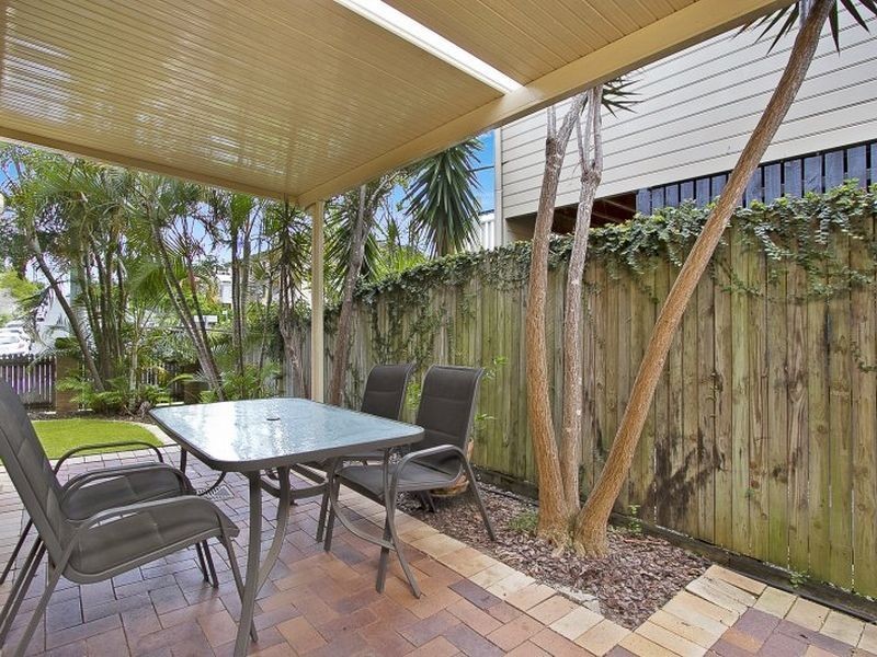 1/70 Denman Street, Greenslopes QLD 4120