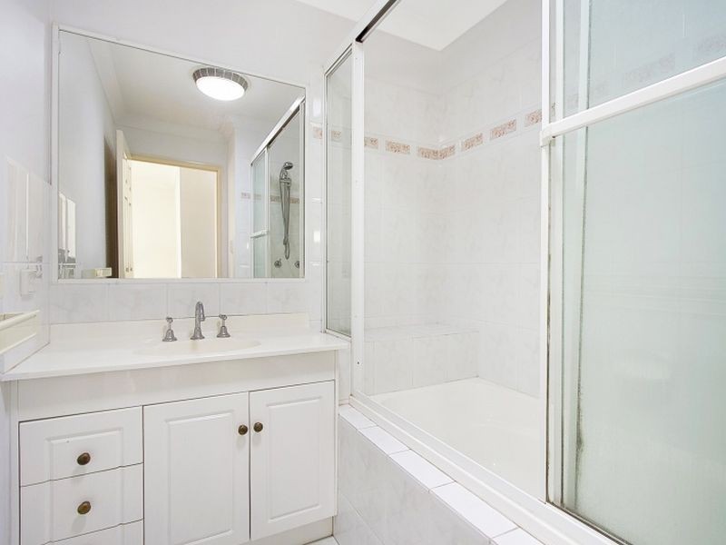 1/70 Denman Street, Greenslopes QLD 4120