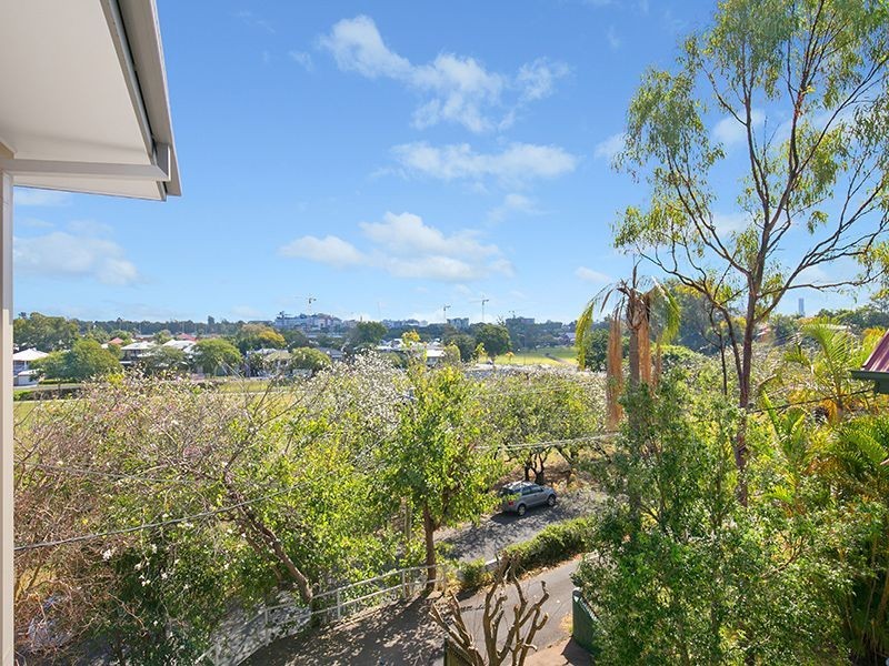 4/16 Ernest Street, Greenslopes QLD 4120