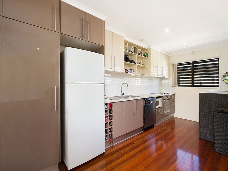 2/11 Temple Street, Coorparoo QLD 4151