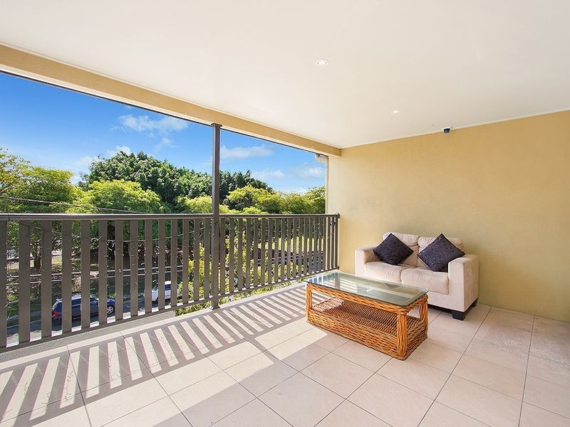 2/11 Temple Street, Coorparoo QLD 4151