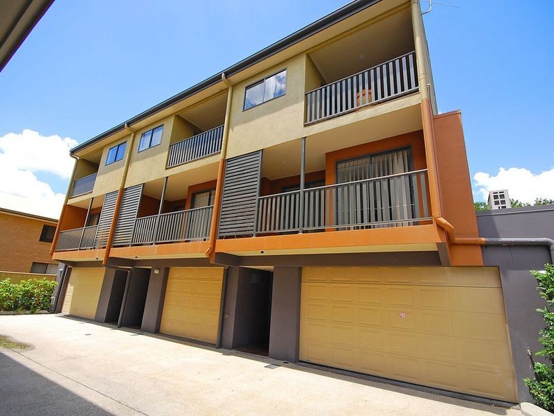 2/11 Temple Street, Coorparoo QLD 4151