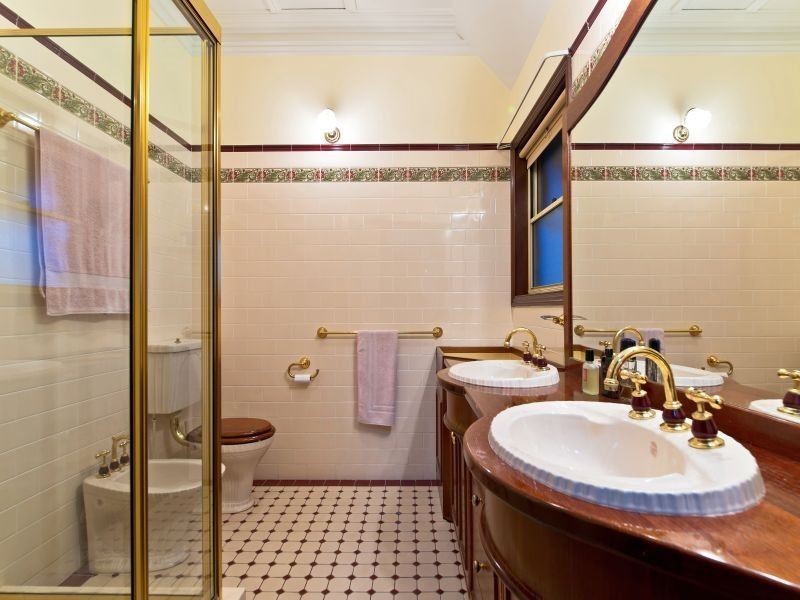 160 Wynnum Road, Norman Park QLD 4170