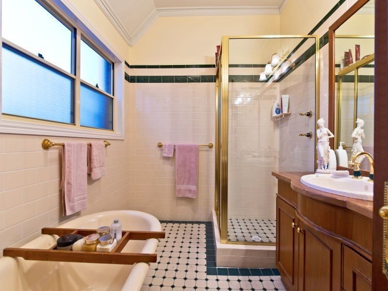 160 Wynnum Road, Norman Park QLD 4170