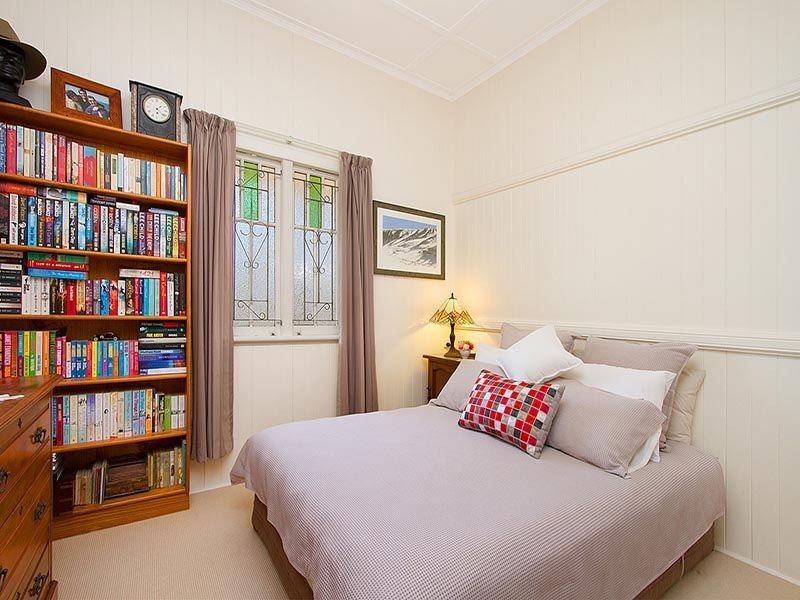 35 Woodrow Drive, Coorparoo QLD 4151