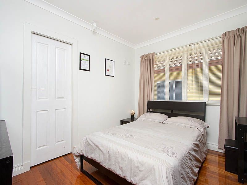 3 Rowland Street, Coorparoo QLD 4151