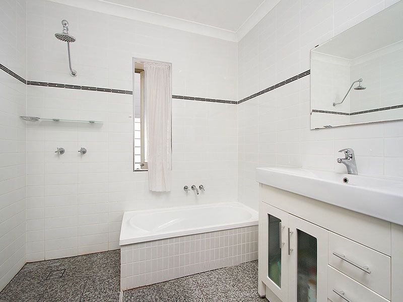 3 Rowland Street, Coorparoo QLD 4151
