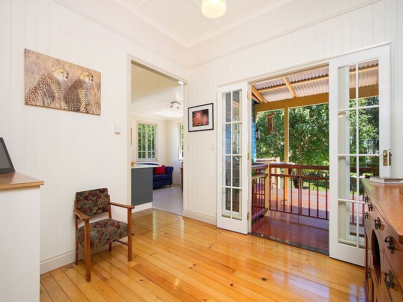 68 Real Avenue, Norman Park QLD 4170