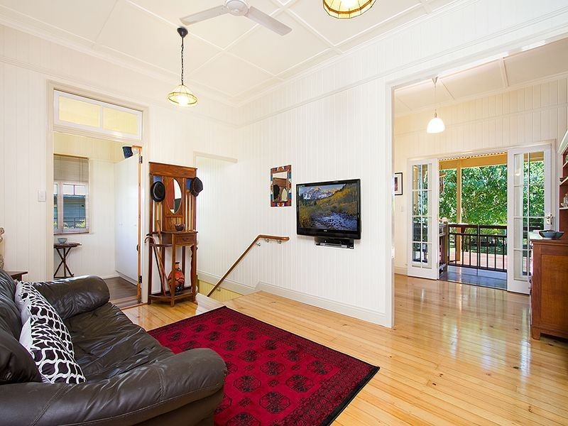 68 Real Avenue, Norman Park QLD 4170