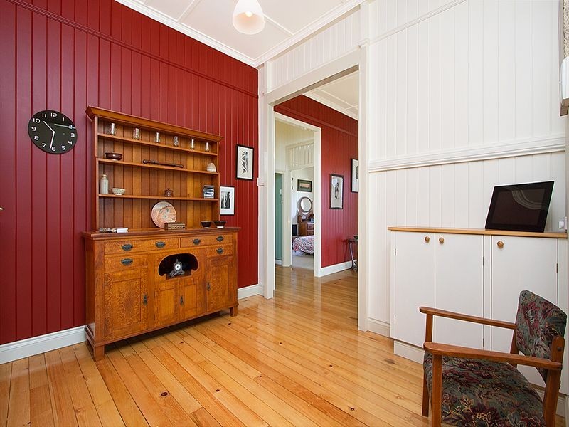 68 Real Avenue, Norman Park QLD 4170