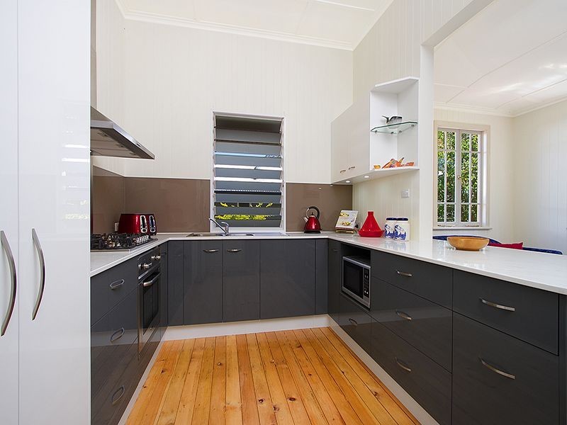 68 Real Avenue, Norman Park QLD 4170