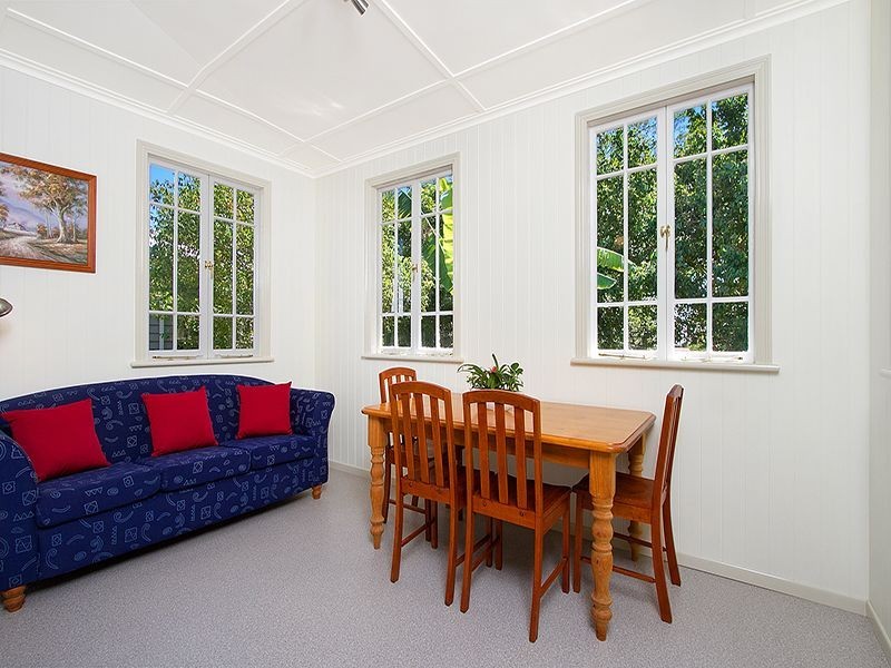 68 Real Avenue, Norman Park QLD 4170