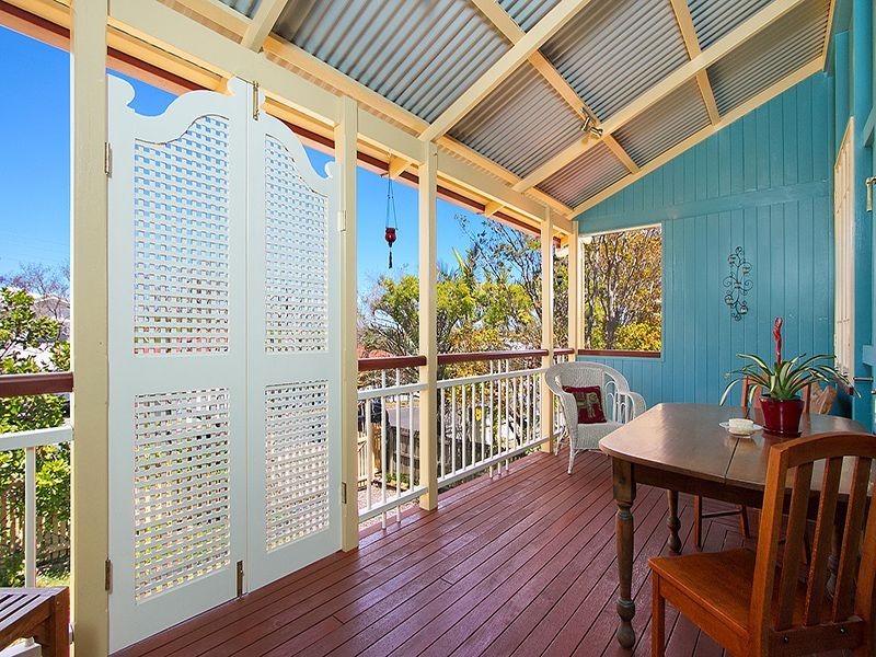 68 Real Avenue, Norman Park QLD 4170