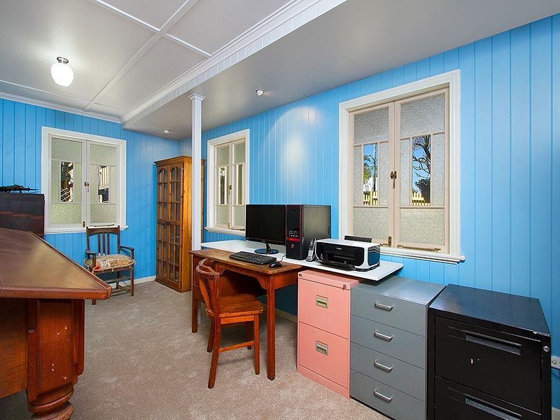 68 Real Avenue, Norman Park QLD 4170