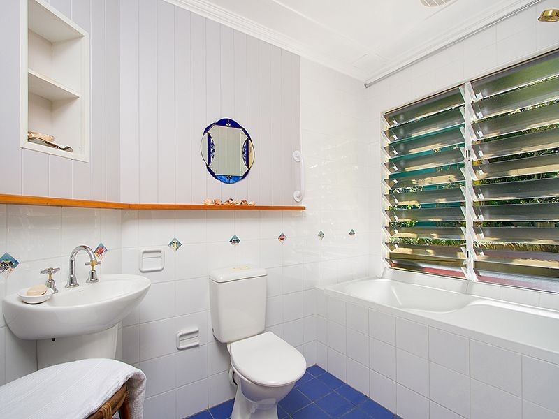 68 Real Avenue, Norman Park QLD 4170