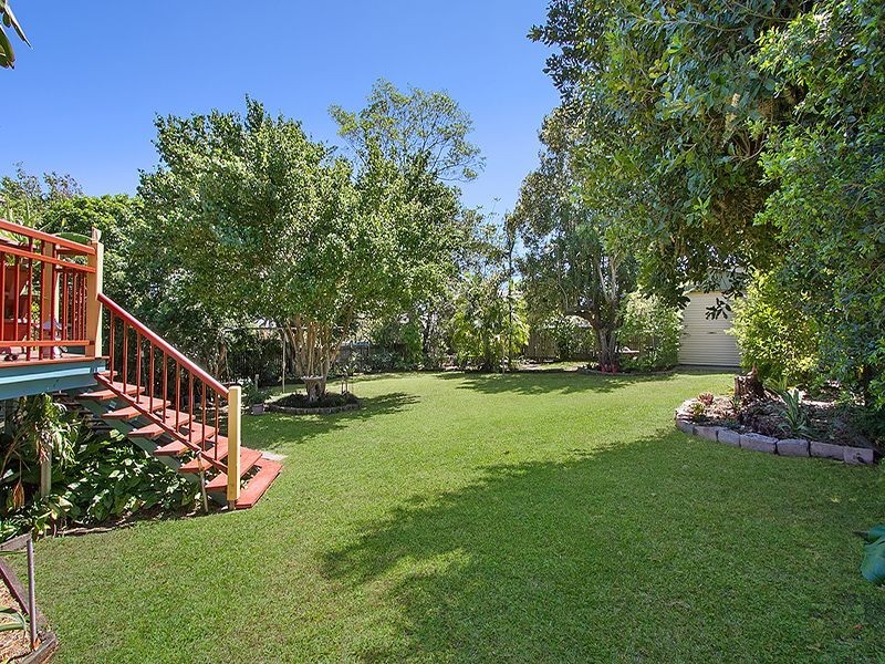 68 Real Avenue, Norman Park QLD 4170