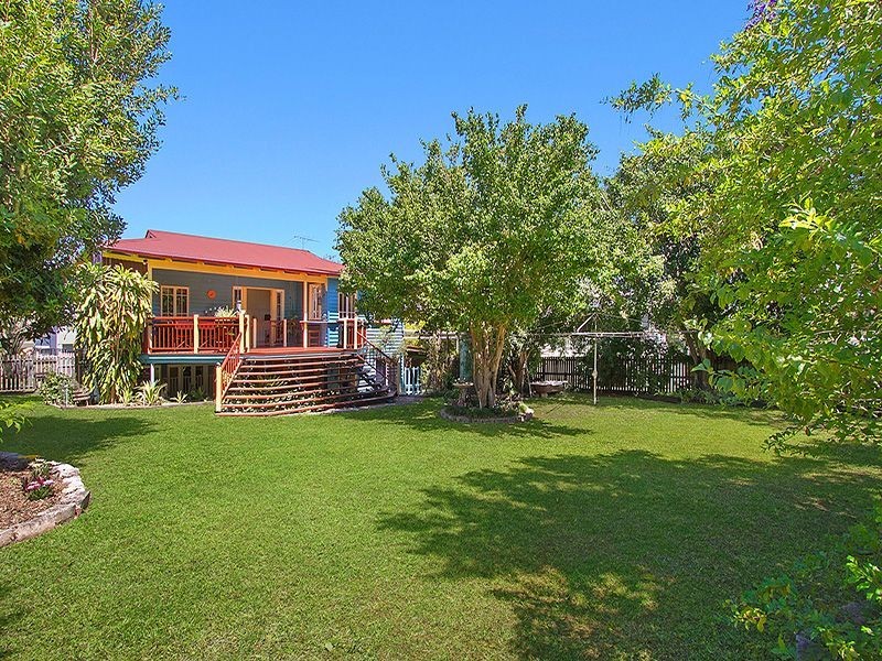 68 Real Avenue, Norman Park QLD 4170