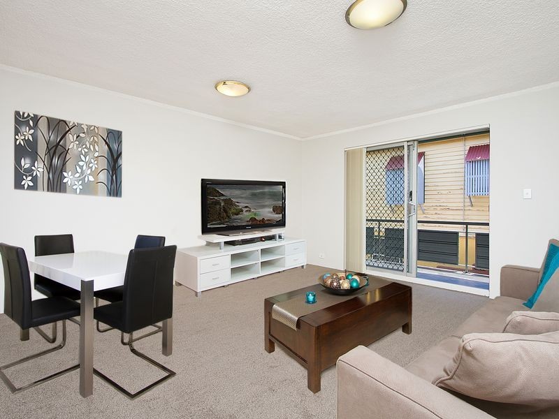 2/16 Ernest Street, Greenslopes QLD 4120