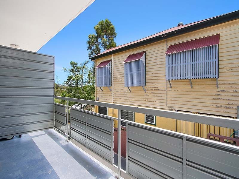 2/16 Ernest Street, Greenslopes QLD 4120