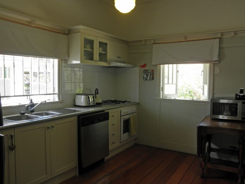 33 Woodrow Drive, Coorparoo QLD 4151