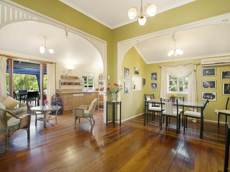 16 St Leonards Street, Coorparoo QLD 4151