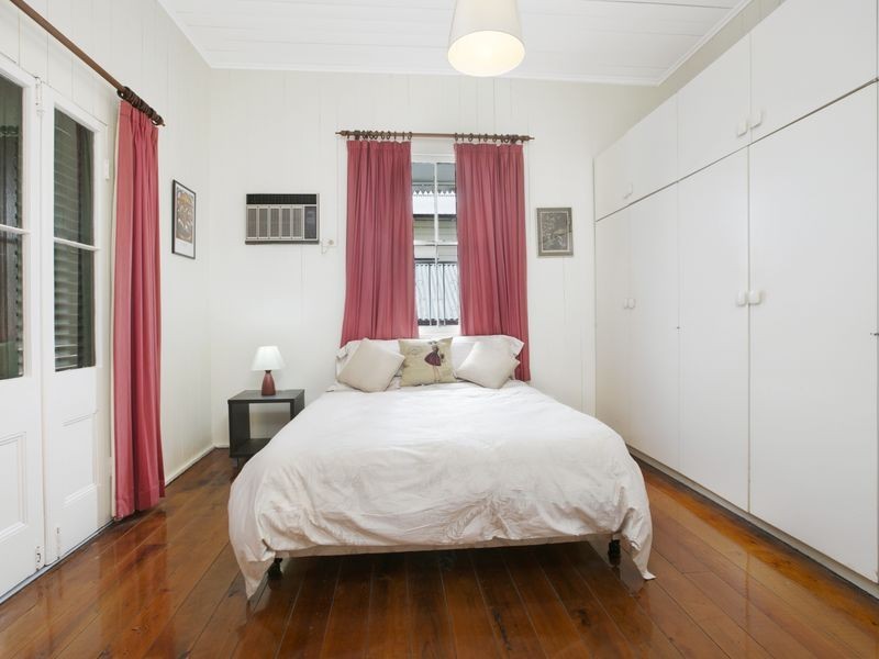 16 St Leonards Street, Coorparoo QLD 4151