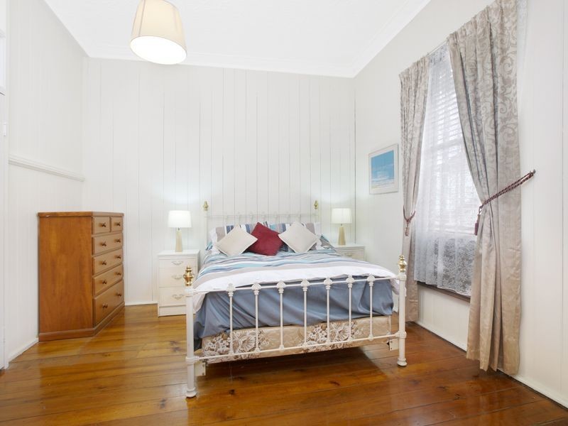 16 St Leonards Street, Coorparoo QLD 4151