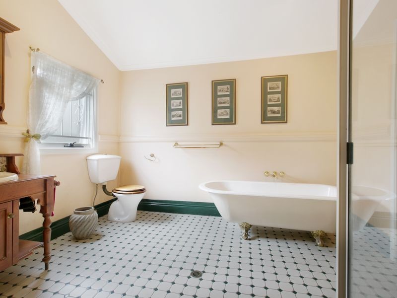 16 St Leonards Street, Coorparoo QLD 4151