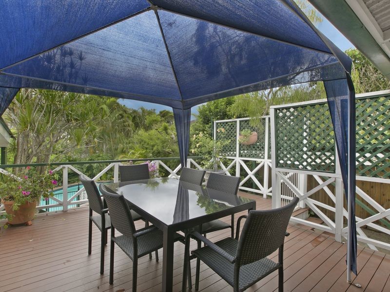 16 St Leonards Street, Coorparoo QLD 4151