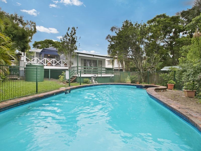 16 St Leonards Street, Coorparoo QLD 4151