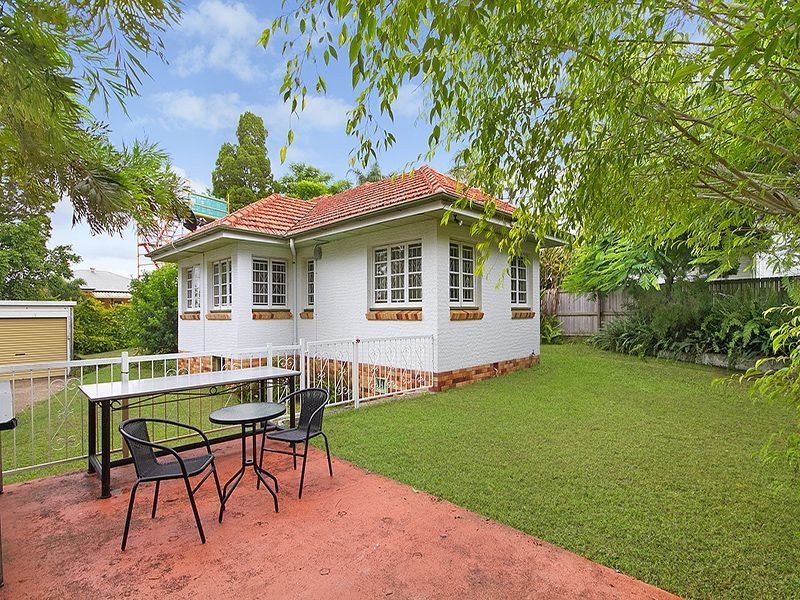 2 Horsington Drive, Morningside QLD 4170