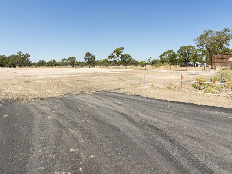 12 Leichhardt Highway, Miles QLD 4415