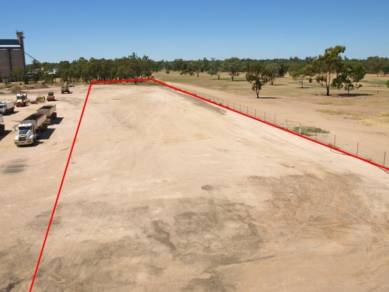 12 Leichhardt Highway, Miles QLD 4415