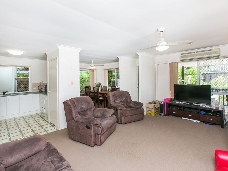 63 Roseglen Street, Greenslopes QLD 4120