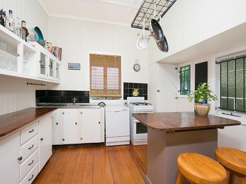 26 Brown Street, Camp Hill QLD 4152