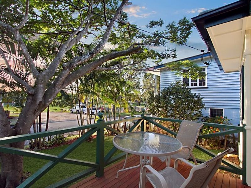 16 Pine Street, Greenslopes QLD 4120